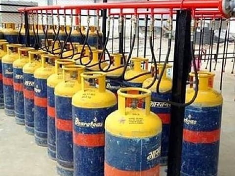 MP में 2 दिन से कमर्शियल गैस सिलेंडर की सप्लाई ठप