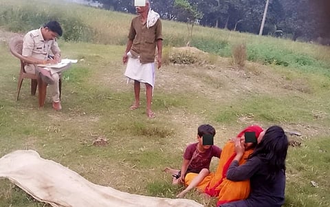 डेरनी थाना क्षेत्र के पट्टीशीतल गांव में 11 मार्च को दोपहर करीब 2:30 बजे कक्षा 10 की 15-16 वर्षीय छात्रा की मौत एक पुराने जर्जर घर के पास स्थित कुएं में हुई।