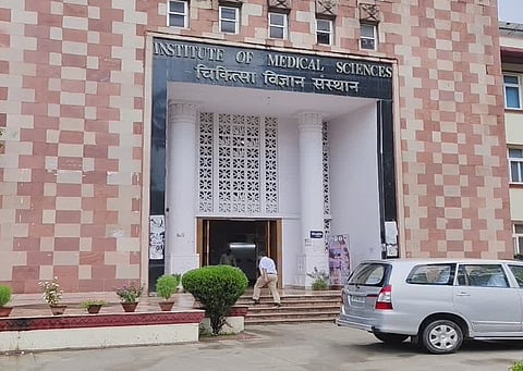 13 मार्च को आईएमएस में सर्जरी विभाग की जूनियर डॉक्टर सत्या ने आत्महत्या का प्रयास किया। दो माह से मेडिसीन विभाग के वेंटिलेटर पर जिंदगी के लिए लड़ रही है।