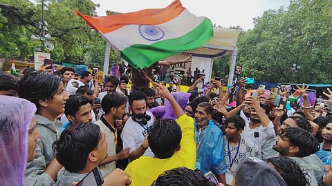 जंतर मंतर पर प्रदर्शन कर रहे युवाओं का उत्साह