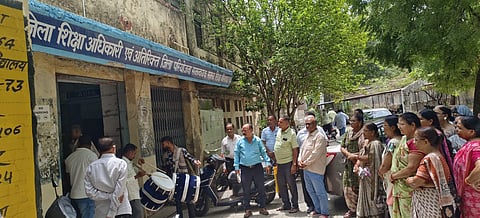 बिना पॉलिसी लागू किए डिजायर पद्धति से शिक्षकों का जबरन स्थानांतरण किया जा रहा है जिससे टीचर्स में रोष है।