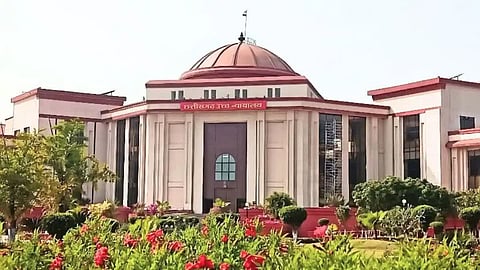 छत्तीसगढ़ हाईकोर्ट ने एक आदेश में कहा कि राज्य अनुसूचित जाति आयोग प्राथमिकी दर्ज कराने की सिफारिश तो कर सकता है, किंतु आपराधिक आरोपों को स्वयं "सिद्ध" घोषित नहीं कर सकता।