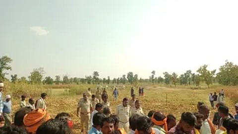 MP: सीहोर के कोसमी गांव में आदिवासियों के 12 मकान तोड़े, फसलें भी नष्ट, नेता प्रतिपक्ष ने कहा- सत्ता की खींचतान में आदिवासी परिवार क्यों उजड़ें?