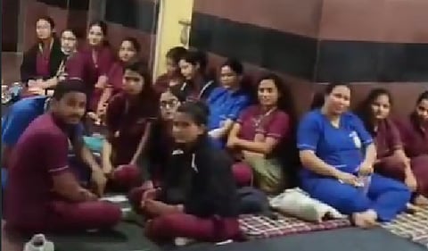कर्मचारियों और ऑल एससी-एसटी वेलफेयर एसोसिएशन का आरोप है कि 10 अक्टूबर को जारी पदोन्नति (DPC) आदेश में आरक्षण रोस्टर, योग्यता के नियमों और मंत्रालय के निर्देशों की अनदेखी की गई है।