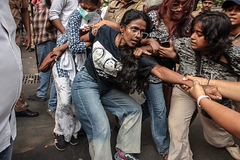 साहिल वाकोडे मामले में न्याय मांग रहे स्टूडेंट्स कहते हैं मुम्बई पुलिस ने 18 अक्टूबर को प्रोटेस्ट साईट को जबरन हटाया और विरोध कर रहे लोगों को हिरासत में लिया।