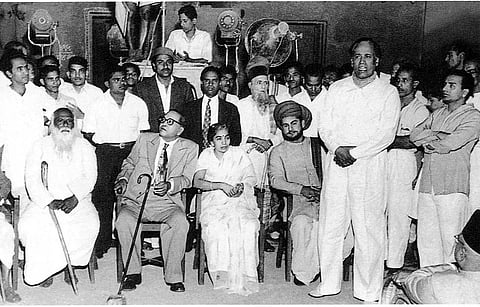 From the set-Karmaveer Bhaurao Patil, Babasahab Ambedkar, Mai Ambedkar, Baburao Pendharkar (as Jyotirao Phule) . Prahalad Keshav Atre (Standing)