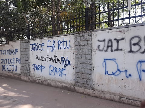 Delhi Police Prevents DU Campus Protest, Dr. Ritu Singh and Supporters Detained