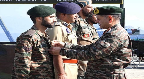 Army Chief Visits Forward Areas in Kashmir