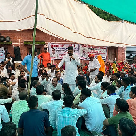 Leader of Opposition Tikaram Jully met the aggrieved family members at the protest site on August 25 and demanded a CBI investigation.