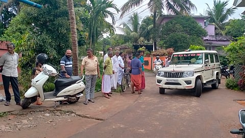 Residents gathered near a police jeep at Edayappuram in Kerala