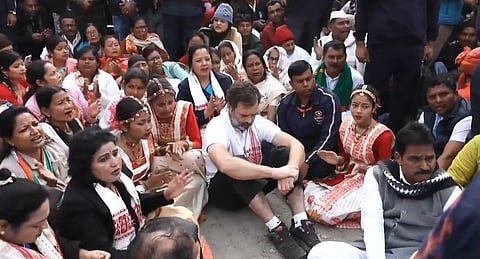 Rahul Gandhi and Mahila Congress staging a protest