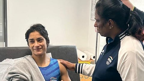 PT Usha visiting Vinesh Phogat