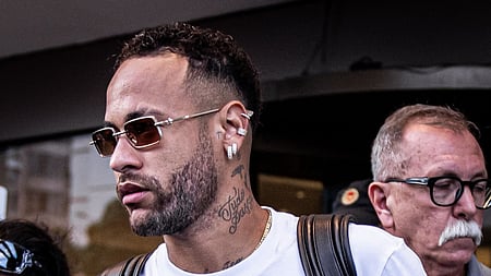 Neymar suffers new leg injury, confirms Santos