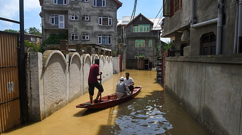 Over 9,500 shifted to safer places after Jhelum breaches embankment at two places in Kashmir