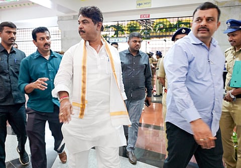 Karnataka BJP criticises govt over Bengaluru garbage collection woes