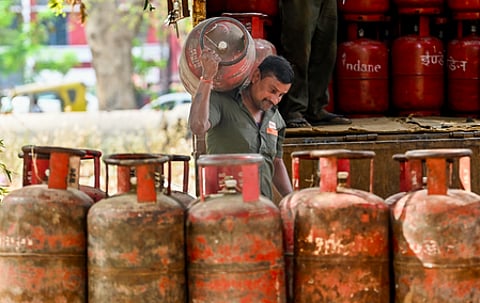No change in LPG refill timelines, stocks adequate: Govt
