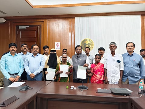 Telangana pays ex-gratia to families of Gig workers who died on duty