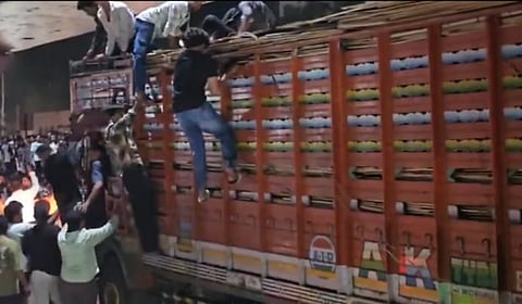 Lorry attacked by cow vigilantes suspecting transportation of cattle.