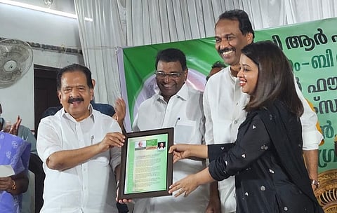 Kerala Home Minister Ramesh Chennithala presenting Bhaskar Foundation's BRP Excellence Award to Dhanya Rajendran