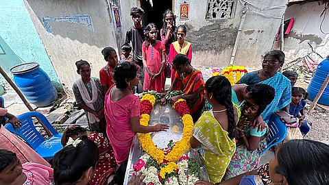 Family mourning victim of Kallakurichi hooch tragedy