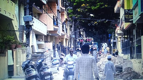 Drain desilting work is ongoing in Benson Town without proper safety measures.