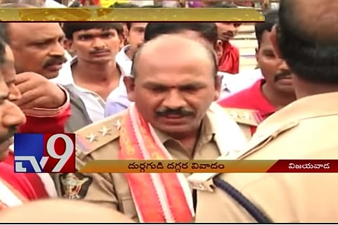 Scuffle breaks out between priests and police at Vijayawada Durga temple over procession