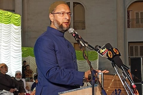 Anti-CAA meet at Hyd's Charminar on Jan 25, Owaisi to hoist national flag at midnight