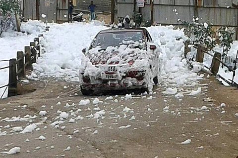 Thanks to pollution, a Bengaluru lake gives you a free but yucky car wash