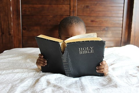 Are children from non-religious homes more generous than their peers?