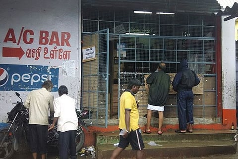 Demonetisation hits govt liquor stores in TN, sales drop by Rs 1,000 crore