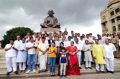 Ahead of Rajya Sabha polls, Gujarat MLAS to fly to New Delhi to meet with Sonia Gandhi
