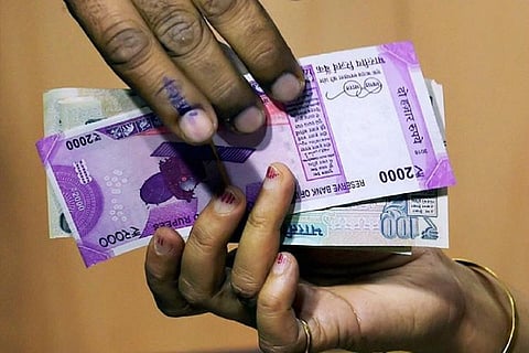 Rs 2000 currency notes