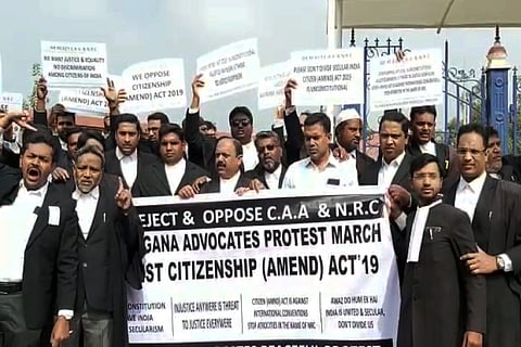 Outside Telangana HC, rival lawyer groups stage pro and anti-CAA demonstrations