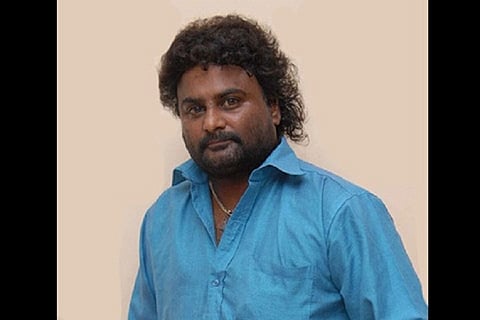 Did Huccha Venkat bang his head against the bars of his jail cell?