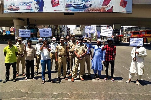 Janata Curfew: Those found outside without reason made to hold placards by Hyd police