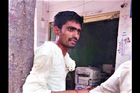 Suspected stalker slits woman's throat in front of Karimnagar Collectorate in Telangana