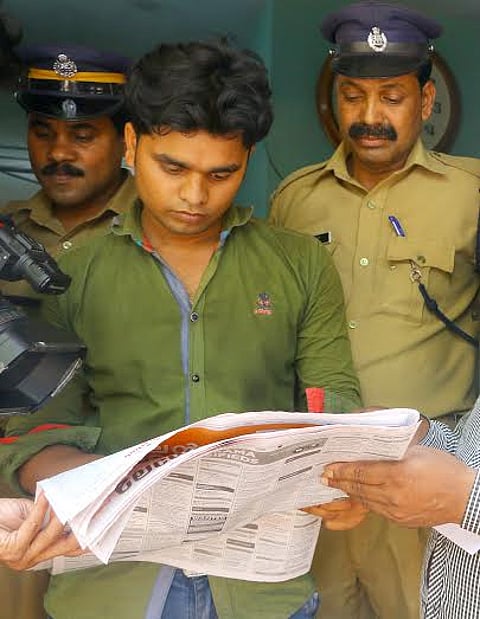 ഭാഗ്യക്കുറിയിൽ ഒരു കോടി നേടിയ ബംഗാളി പൊലിസ് സ്റ്റേഷനിൽ അഭയം തേടി