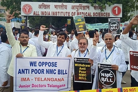 Opposition to Medical Commission Bill continues: Doctors, students protest in Delhi