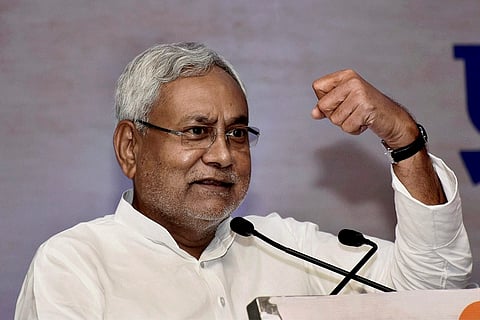 Nitish heaps praise on Modi, says no one capable of taking him on in 2019