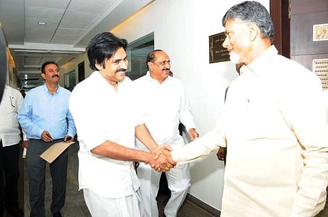 Pawan Kalyan meets Chandrababu Naidu, Telugu media goes batshit crazy