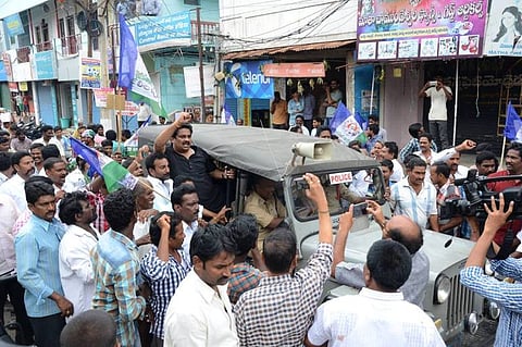 Large-scale arrests in Andhra as Bandh for special status evokes near total response