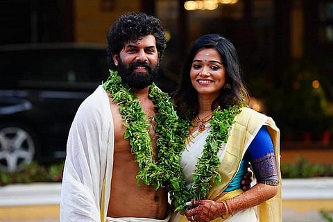 Malayalam actor Sunny Wayne gets married to Renjini at Guruvayoor temple