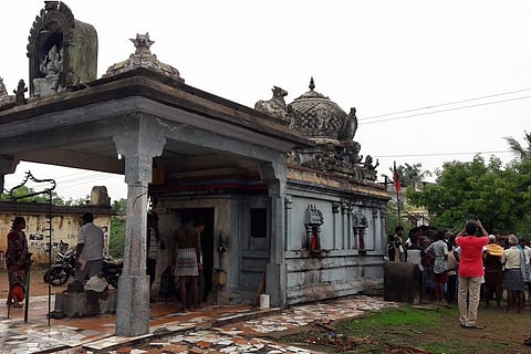 A 400-yr-old ‘emerald’ lingam has been stolen from a temple in Thiruporur near Chennai