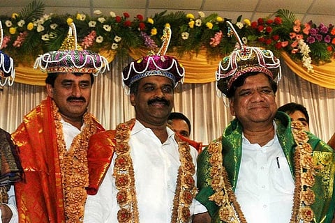 With pics of BJP leaders wearing Tipu-style turbans, Congress cries 'hypocrisy'