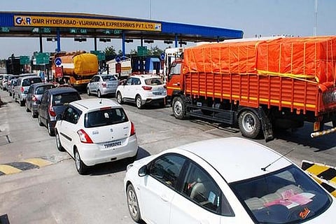 Thousands head to Andhra from Telangana for voting, leading to massive traffic snarls