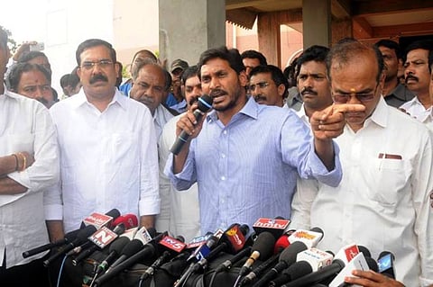 Jagan meets family of Kapu man who killed self over quota, Naidu cries foul