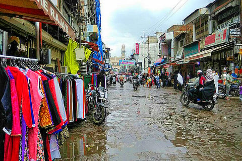 This Ramzan, bazaars of Hyd’s Old City are losing crowds thanks to bad roads and waterlogging