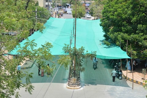 Welcome relief from the heat for Kurnool bikers: Canopies set up at traffic lights