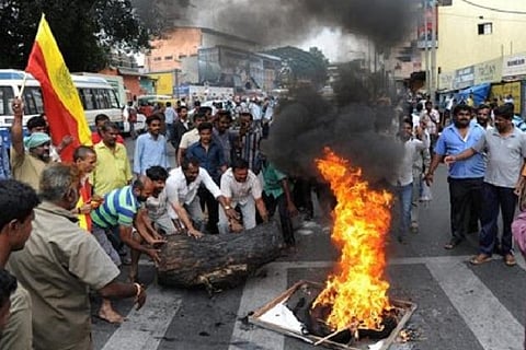 K'taka MPs, MLAs, threaten to resign if govt decision on Cauvery is unfavourable