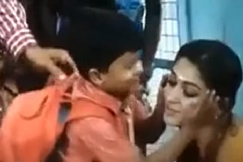 நயன்தாராவுக்கு சிறுவனின் முத்தம். சிறுவர்கள் பாலியல்மயமாக்கப்படுதலை ஏன் கண்டுகொள்ளாமல் விடுகிறோம் ?